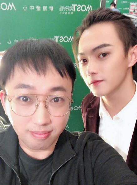 2013年“鳌拜”沈泰在咖啡厅暴打于正：为什么这么对我，你个变态