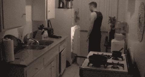 经常晚上睡觉鬼压床是怎么回事,入睡十几分钟频繁鬼压床