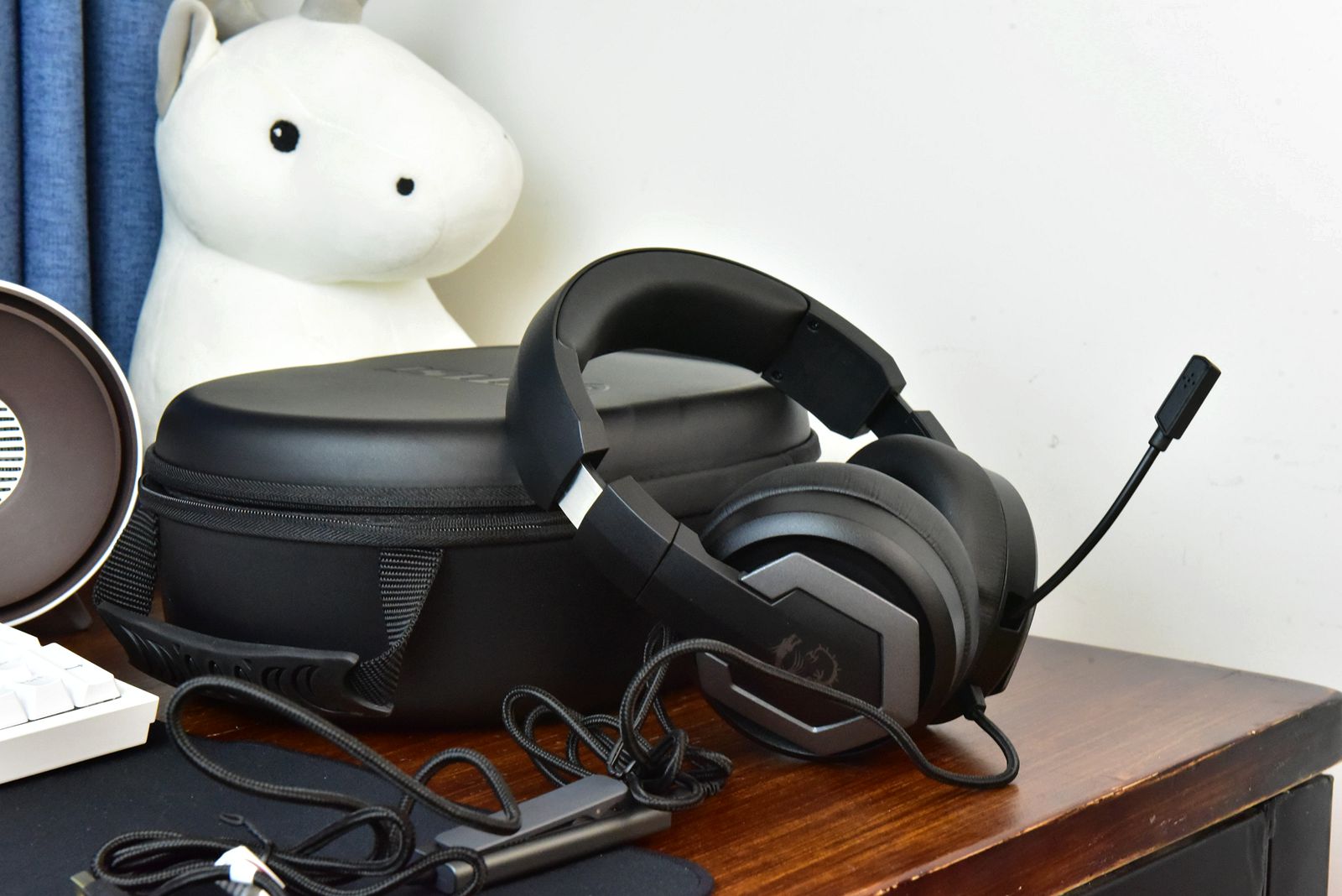 很久不见的安桥现身了,作微星耳机的配角发力电竞