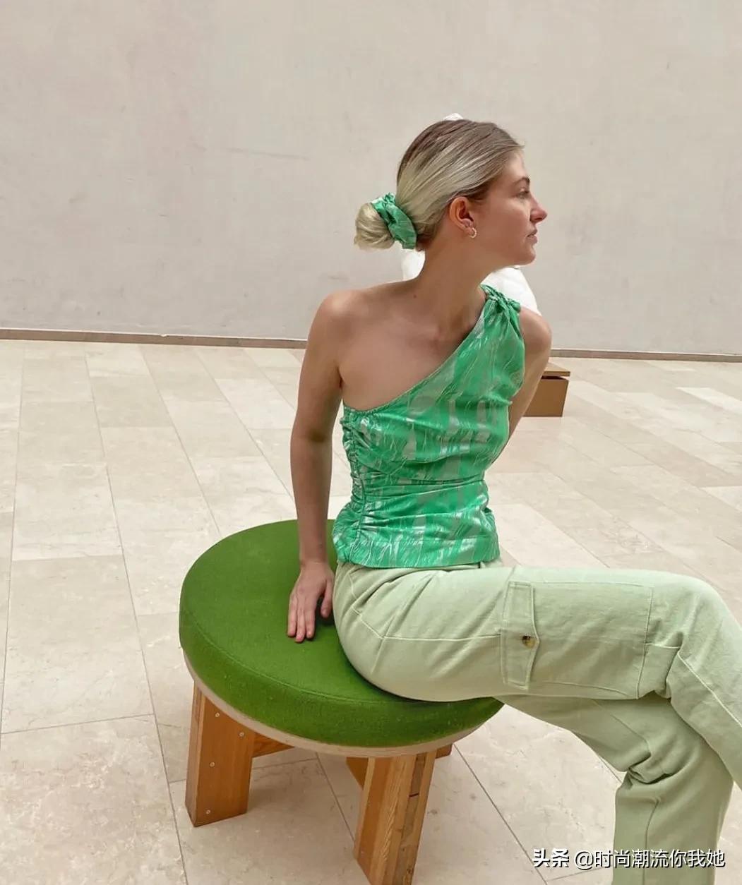 夏天穿马卡龙色系的长裤,马卡龙紫色裤子搭配