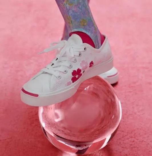 今年流行的帆布鞋品牌,今年流行的帆布鞋颜色学生