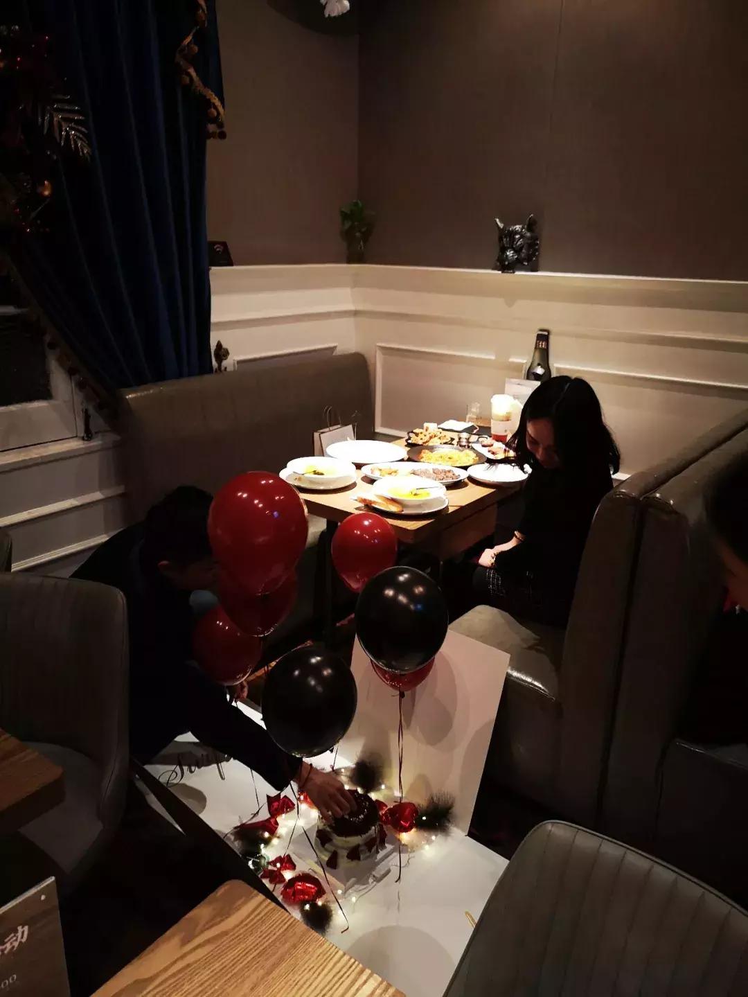 撒花小哥哥视频,撒花小哥哥