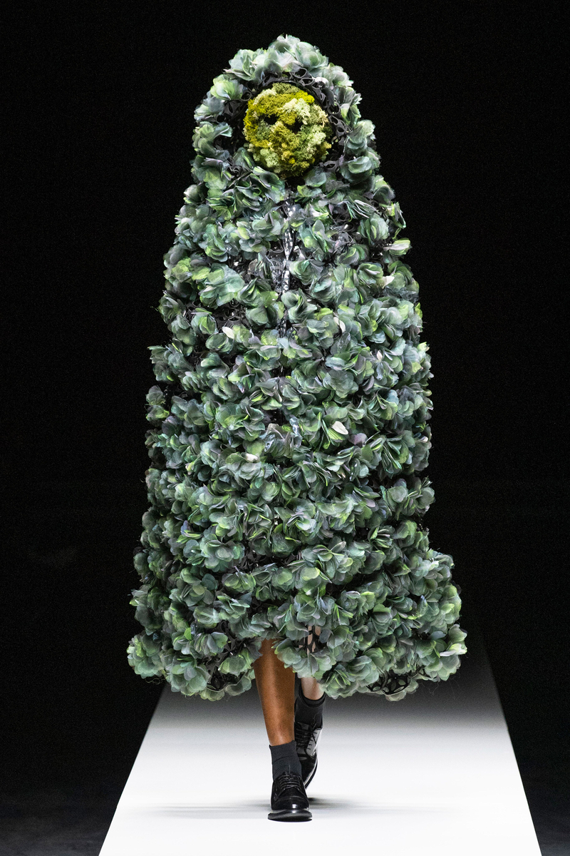 盘点四大时装周那些看不懂的奇葩设计，这15个品牌谁才是一号怪咖