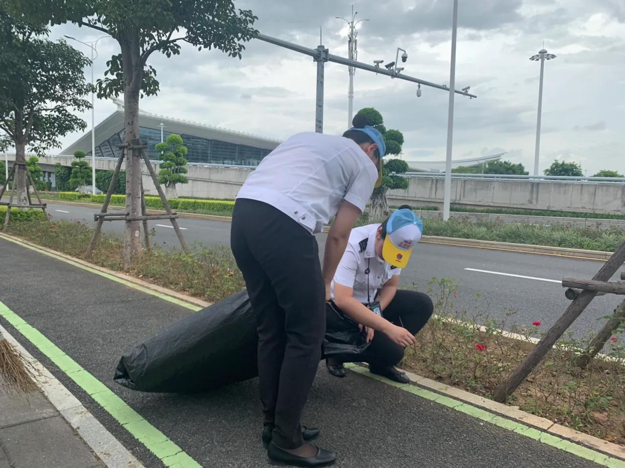 元翔厦门空港团委组织开展“美丽空港”主题志愿者活动
