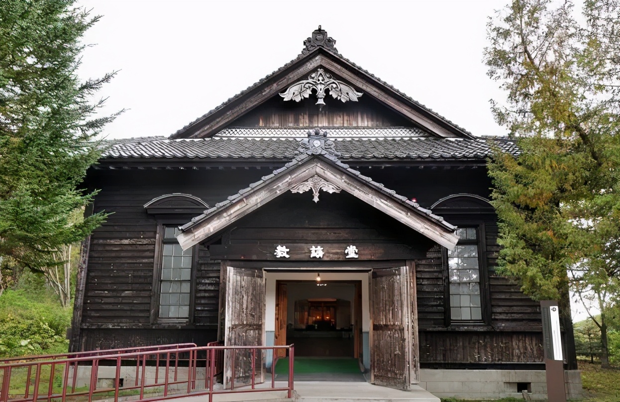 住进“坐穿牢底”的酒店，打卡深度体验监狱生活的博物馆