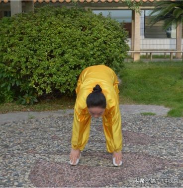 养生八段锦正确做法,养生必备八段锦