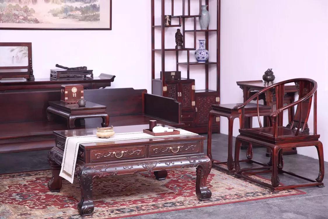 罗汉床当客坐,罗汉床上座