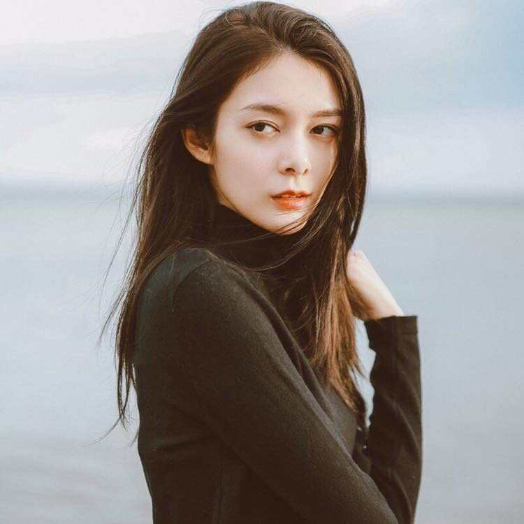 傅菁孟美岐衣服差别,傅菁和孟美岐同框