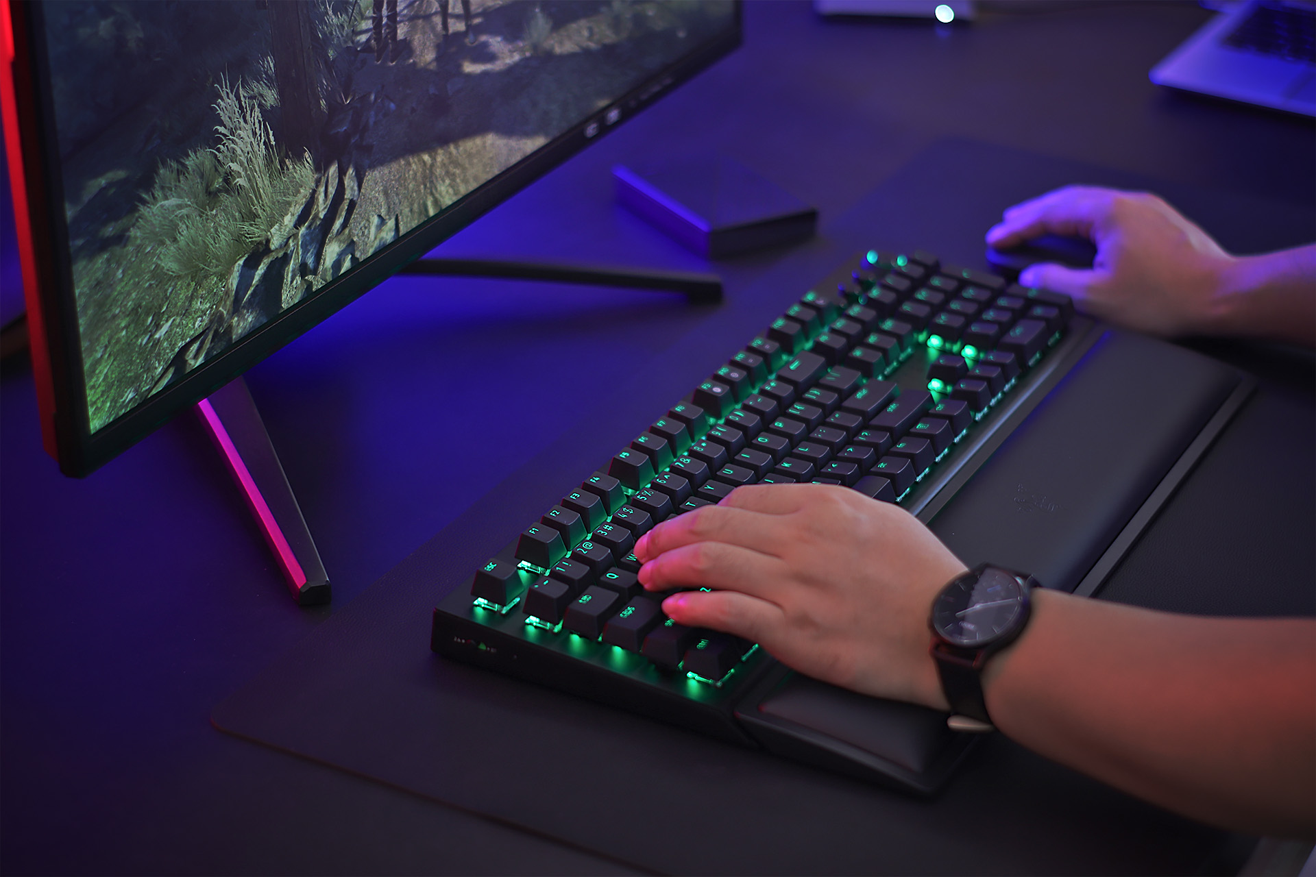 雷蛇无线机械键盘外设测评,雷蛇入耳式耳机游戏测评