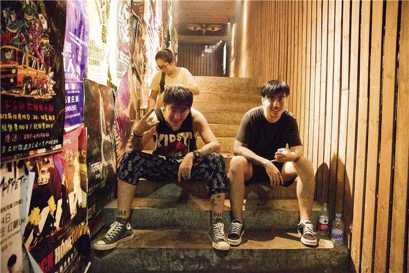 歌曲我爱摇滚原唱现场演唱视频,通俗歌曲我爱摇滚乐