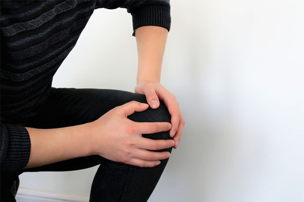 走路时经常出现腿打软是怎么回事,走路有时右腿打软一下就又好了