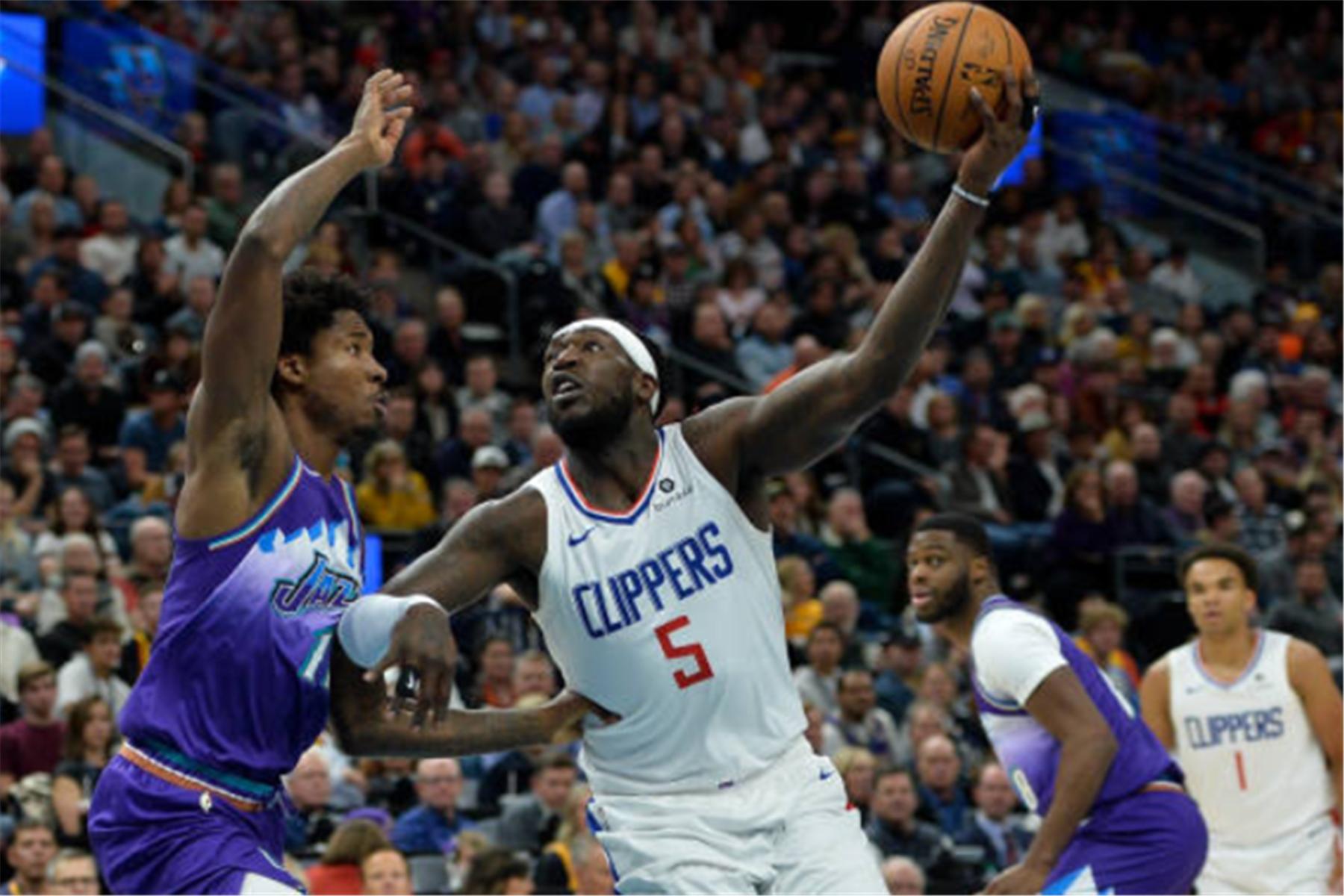 nba季前赛球员上脚鞋款一览12月,勇士队乌布雷上脚的鞋