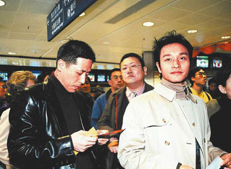 张国荣唐鹤德简历,张国荣唐鹤德相册