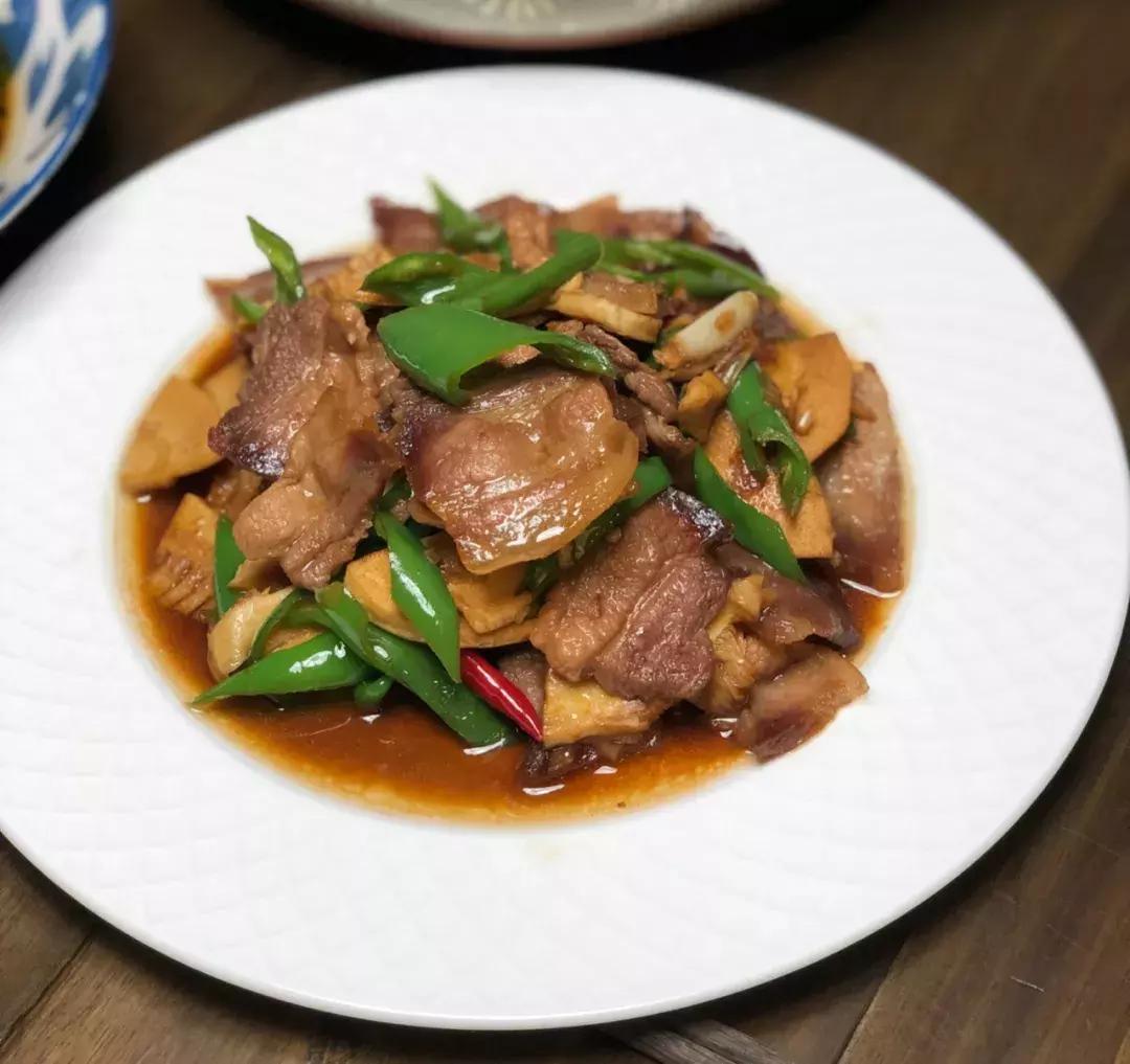 年夜饭大赏舌尖上的新年,各地年夜饭比拼吃什么才算有年味