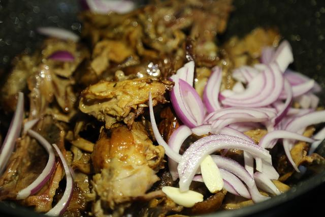 吃完烤鸭的鸭架子怎么办,北京烤鸭的鸭架怎样处理好吃