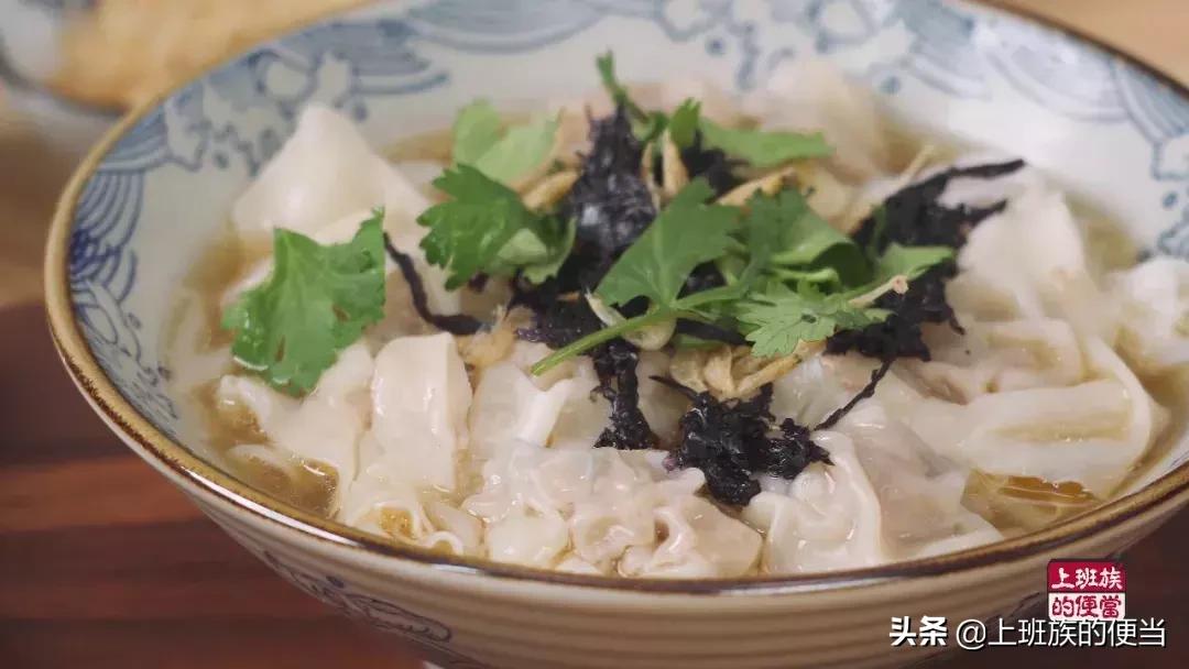 馄饨怎么包才漂亮而且要简单的,馄饨别煮着吃了教你个特色吃法