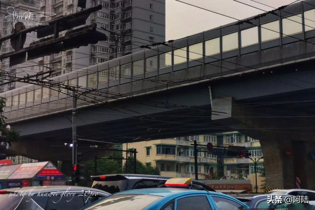 杭州还有带辫子的电车吗,杭州街上电线