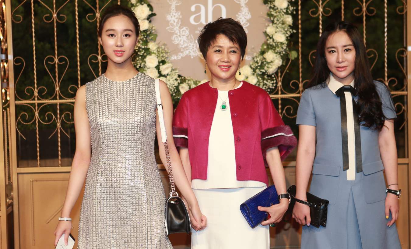 赌王何鸿燊17个子女照片,赌王何鸿燊16个儿女都有哪些