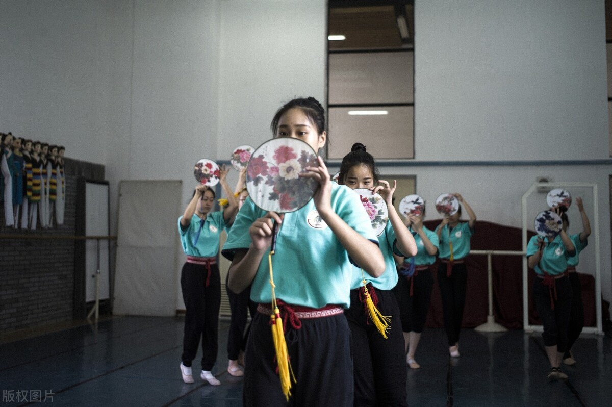 14-16岁的孩子撒谎，改变三方面，孩子诚实让家长开心