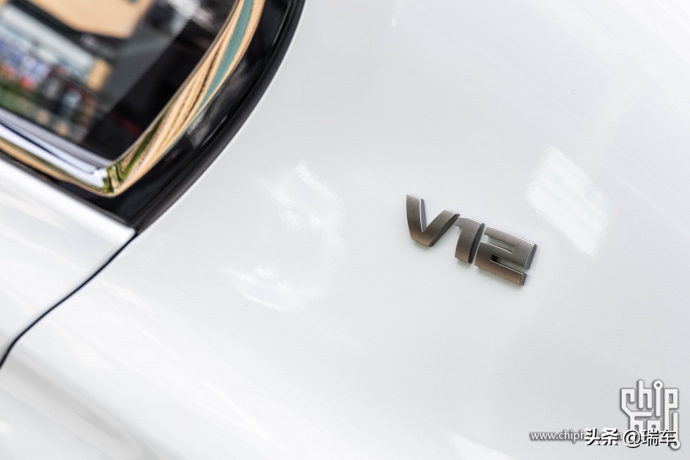 新款宝马m760liv12曜影特别版,宝马的v12