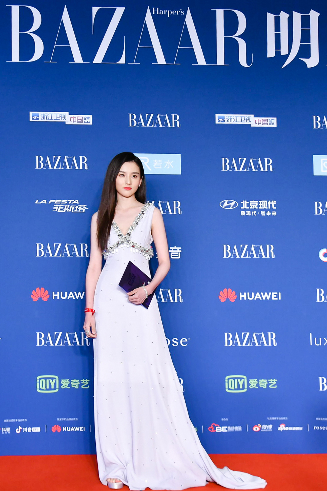 娱乐圈6位当红小花大PK，谁是你心中的最佳MiuMiu少女？