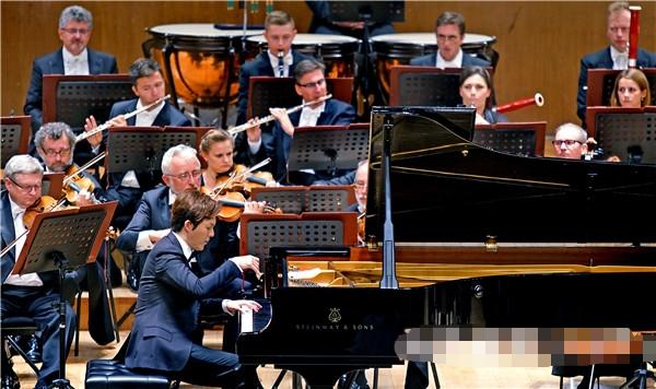 钢琴家李云迪现在如何,钢琴曲王子李云迪事件