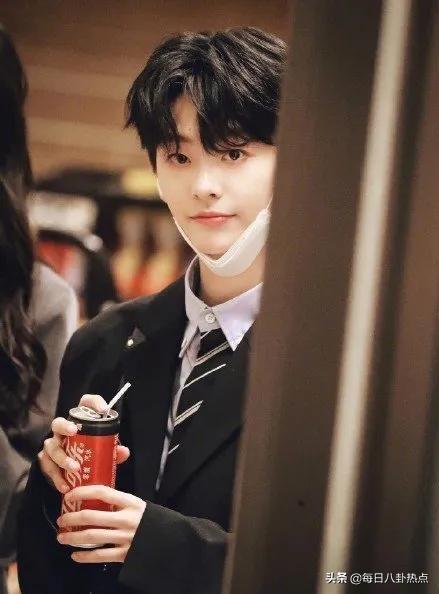 创3频曝路透博热度,青2选手丑闻不断,内娱选秀大战谁能笑到最后?