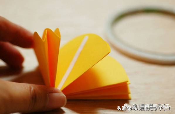 手工小伞可以折叠不用双面胶,幼儿园简单手工雨中小伞