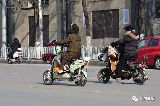 徐州上百万人骑电动车,戴头盔的不足两成!理由千奇百怪