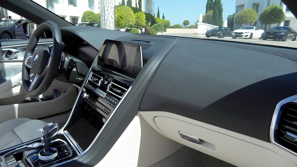 试驾宝马8系四门轿跑黑武士,新款宝马8系四门轿跑试驾