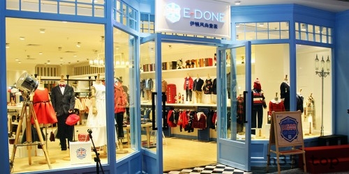 最新童装店双门头装修效果图,童装店怎么装修才有顾客