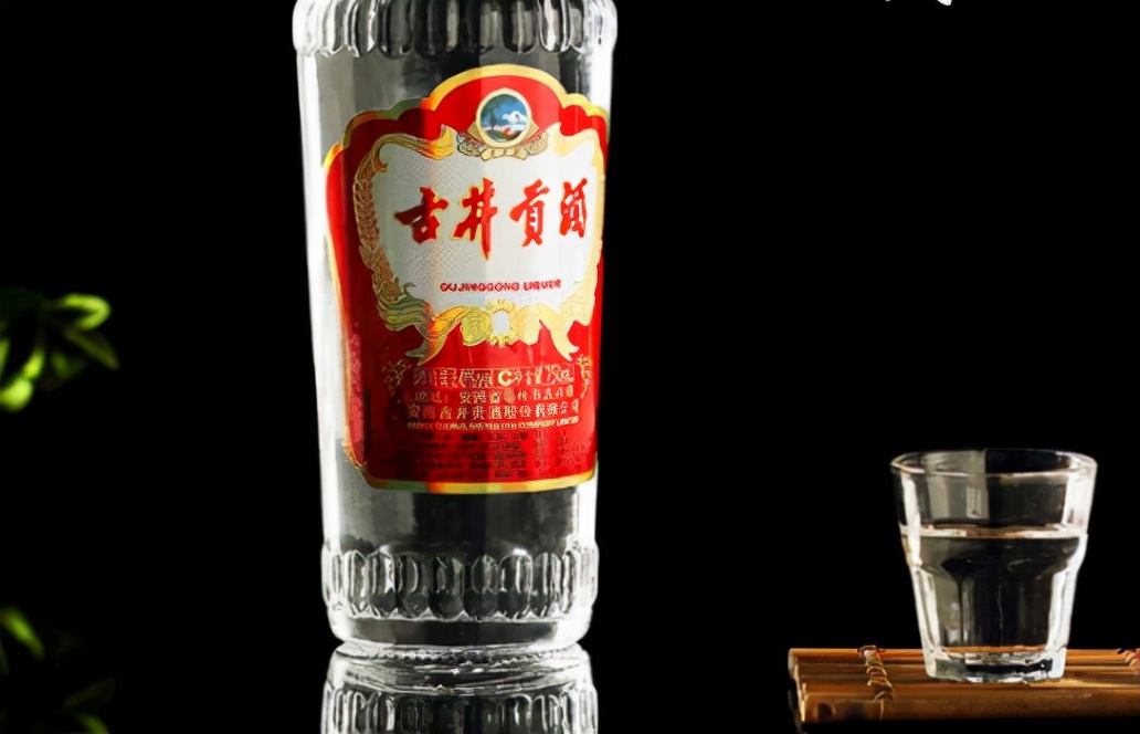 超市都不敢卖的四款白酒,超市50元左右的绿瓶白酒大全