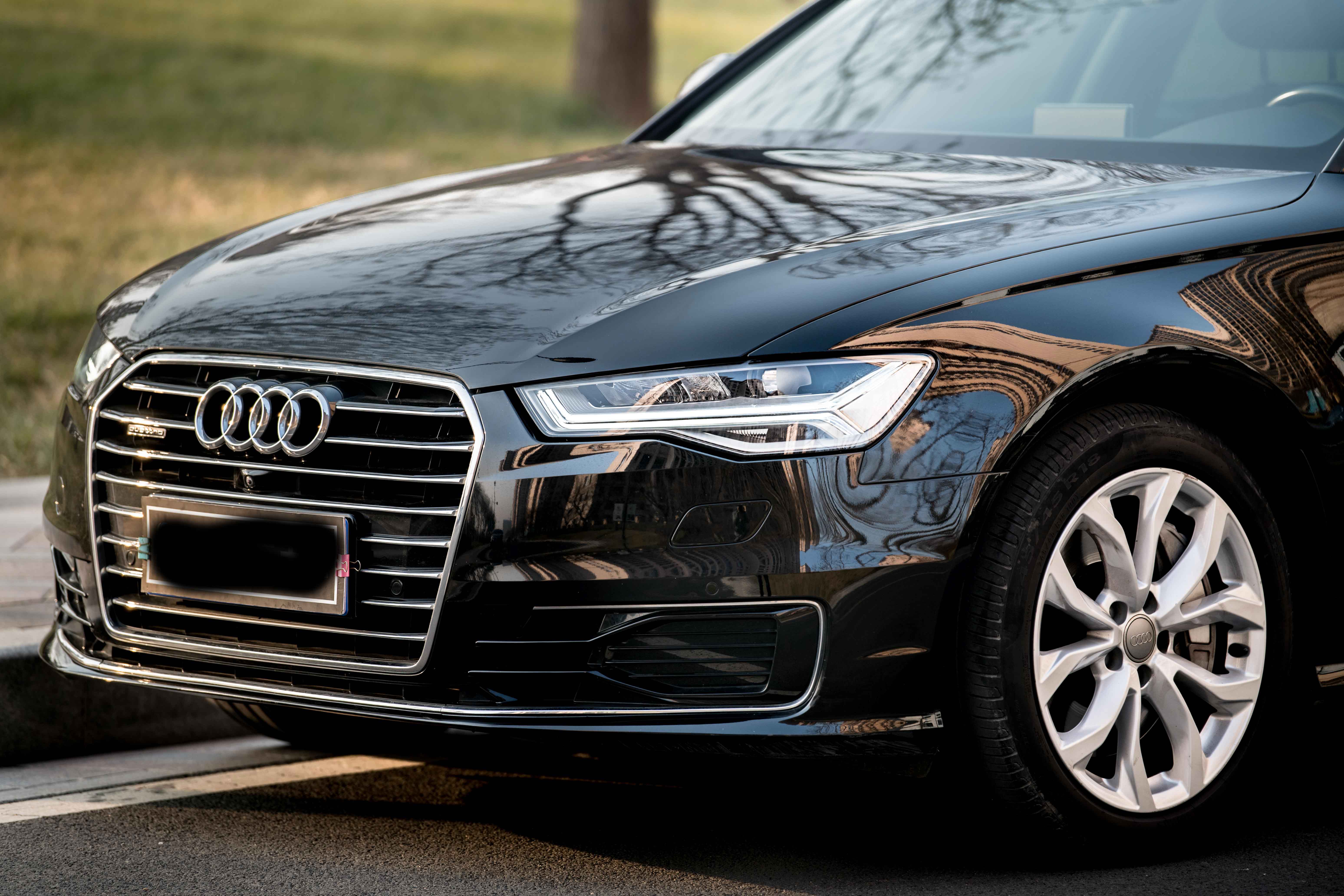 18款奥迪a6l3.0t四驱发动机,能文能武的帅哥