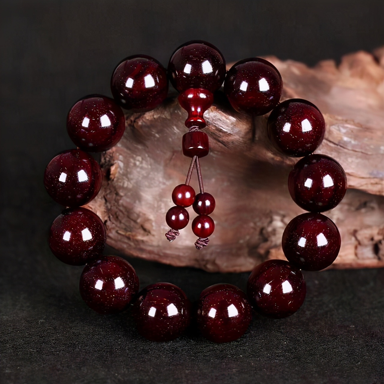 小叶紫檀满天星鉴别真假只需3秒,小叶紫檀木摆件真假鉴别方法图片