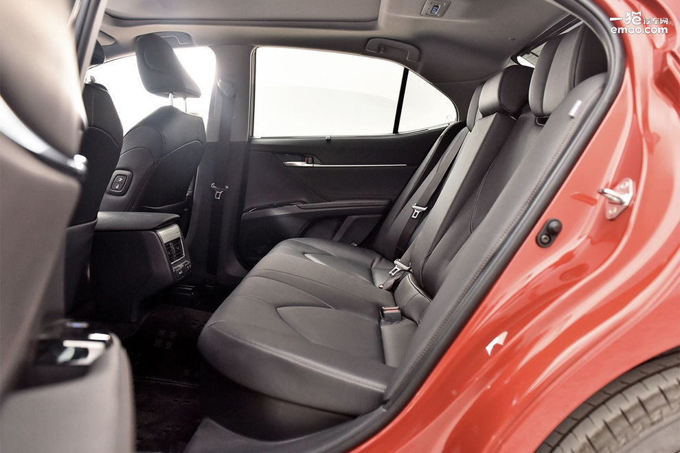 凯美瑞2.0和雅阁1.5t哪个更值得买,最新本田雅阁vs最新丰田凯美瑞