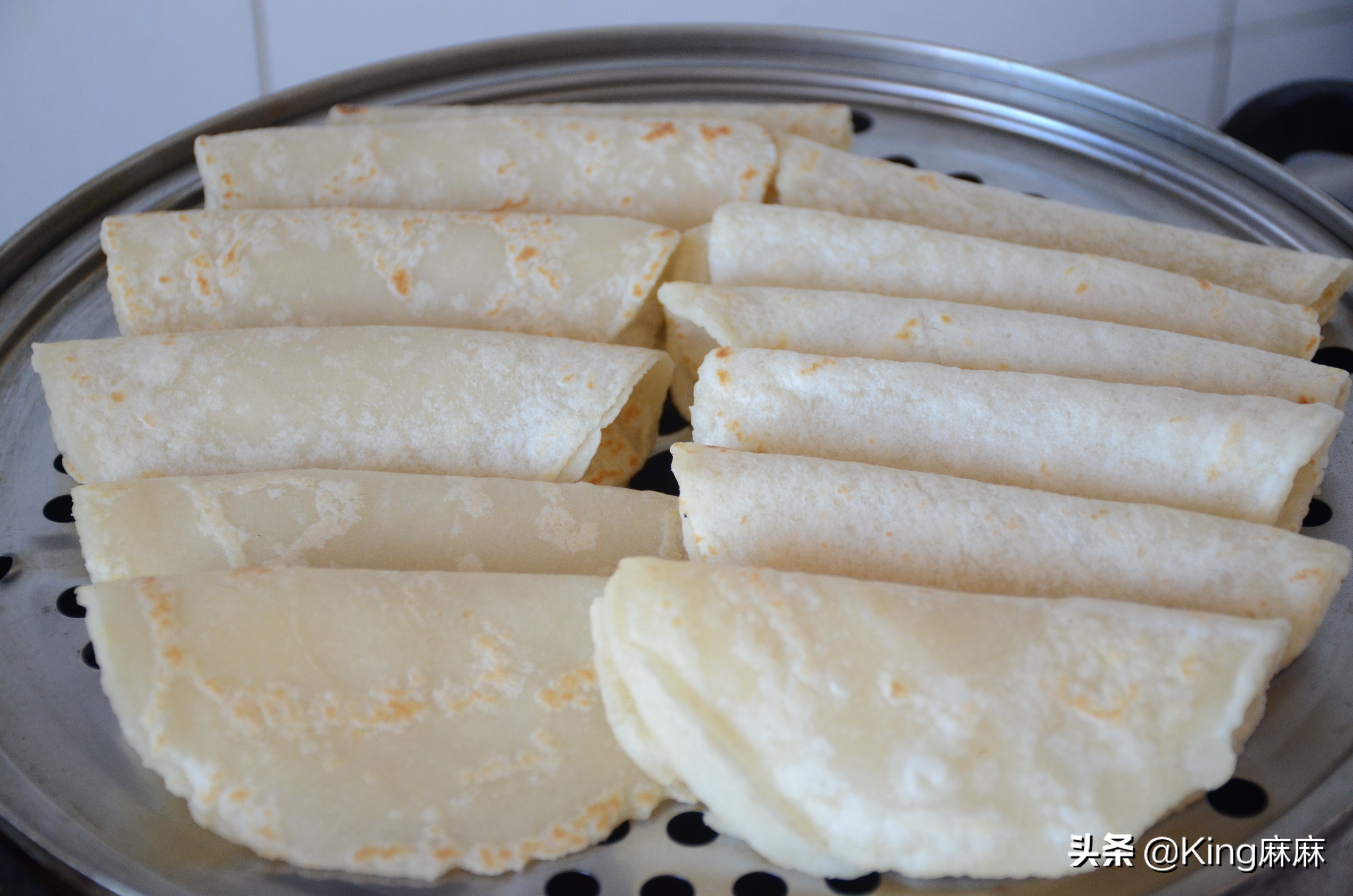 春饼怎么又软又薄不用揉面,烙柔软春饼的正确方法