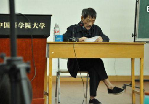 89岁袁隆平现状：坐轮椅出行，仅带一名助理，他的工资打脸众明星