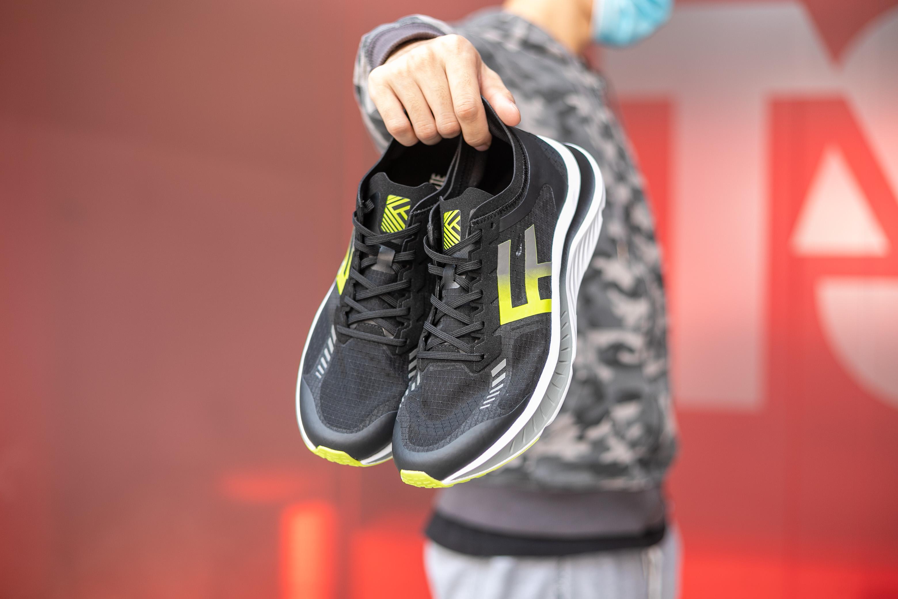 忘掉AJ！小米有品爆火跑鞋，脚感比李宁舒适，网友：国货之光