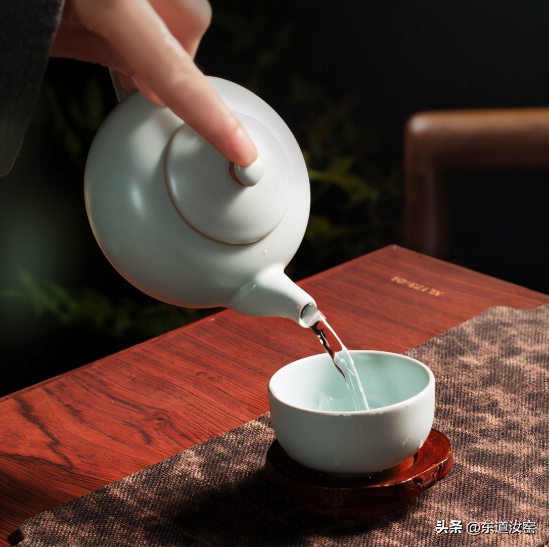 汝窑会不会沾茶渍不好洗,如何清洗汝窑上的茶渍