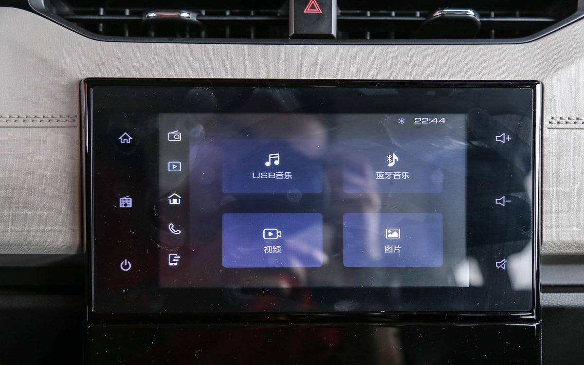 五菱宏光v和瑞风m3哪个好一点,7万左右的mpv7座最值得购买的车