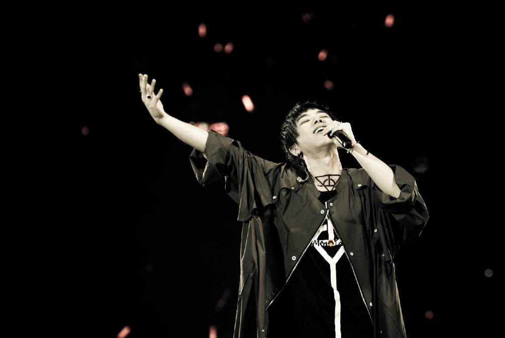 自己清唱可以，但是跟伴奏唱就垮了，抢拍、拖拍，你该学习节奏了