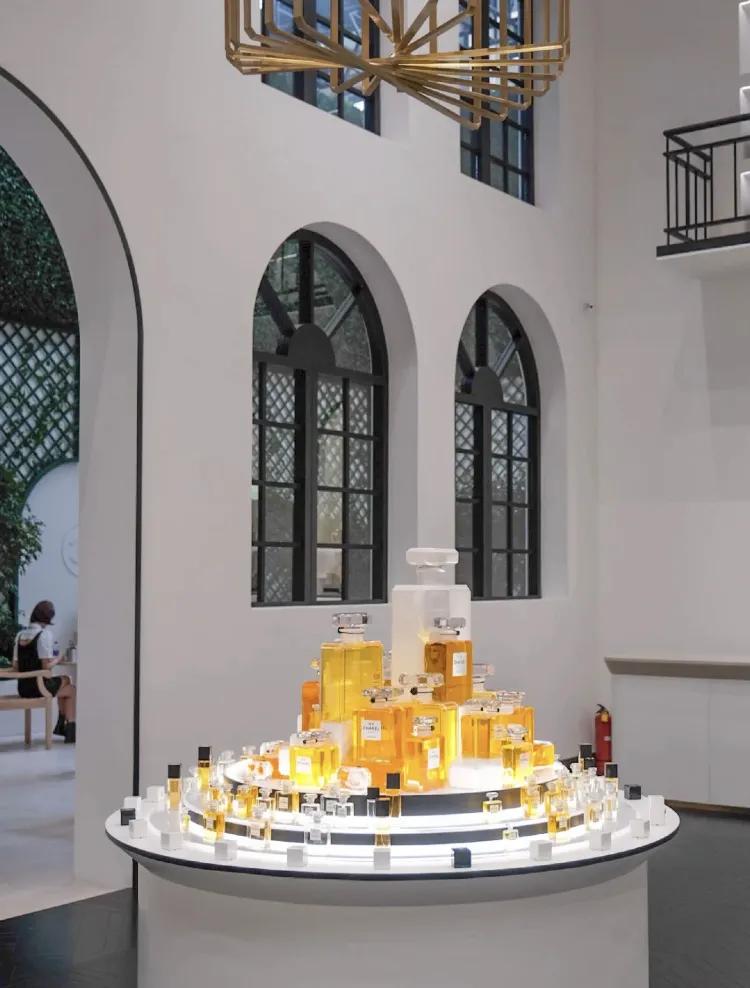 去看香奈儿香水展,感知香奈儿香水展2021展览图片
