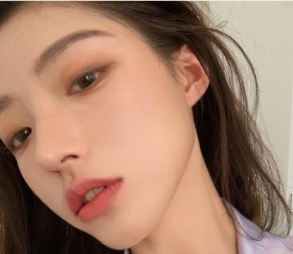 单眼皮肿眼泡抽脂对比图,内双肿眼泡消肿眼妆