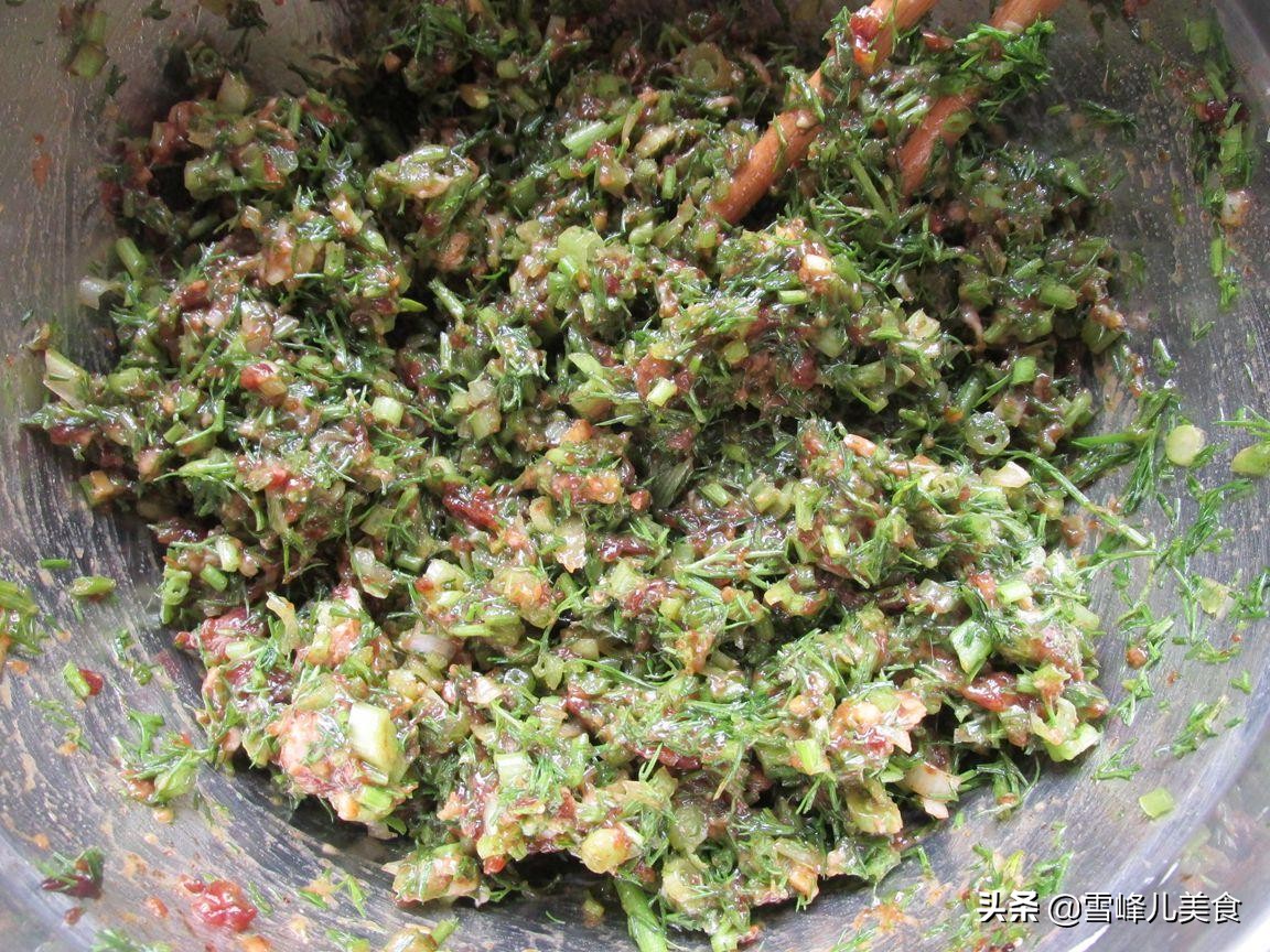 拌饺子馅先加水还是先放油,拌饺子馅先放菜先放油