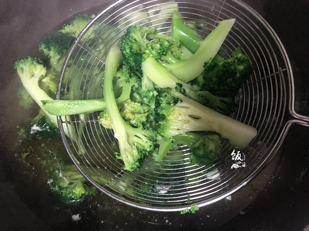 西兰花一定要洗干净,西兰花需要焯水去除草酸