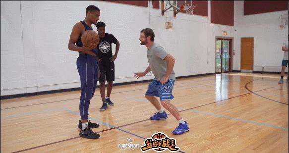 防守挡拆应该由谁决定换人,防守时遇到挡拆怎么破