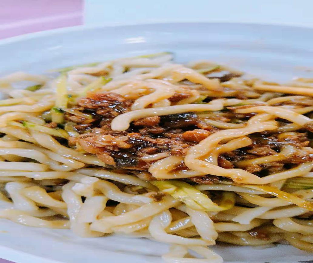 你与冬天有一场雪的距离,你与冬天之间差什么