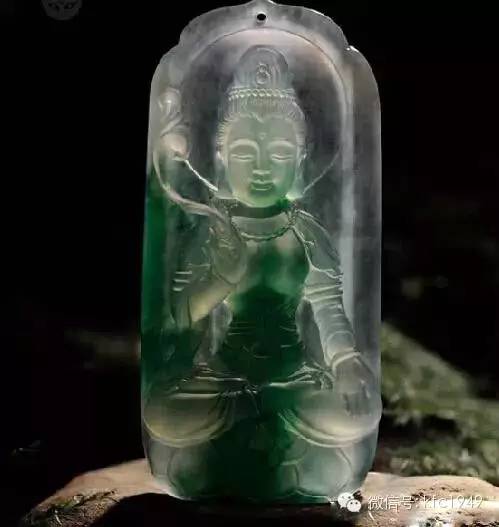 洗澡可以戴翡翠貔貅吗,翡翠吊坠洗澡可以戴吗