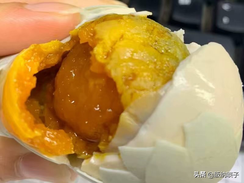 咸鸭蛋怎么腌制才能个个流油,咸鸭蛋怎么腌制才能起沙流油