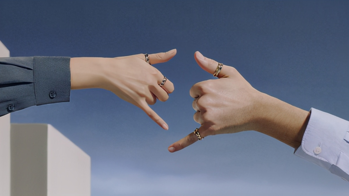 卡地亚暖心礼宠他与她期间限定红盒烫印服务秀个人风格